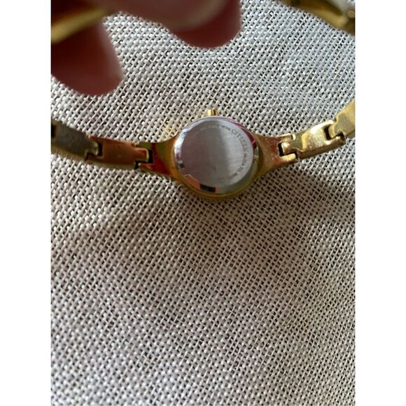 Citizen Quartz Ladies Gold Toned Watch / Bracelet - Picture 5 of 5